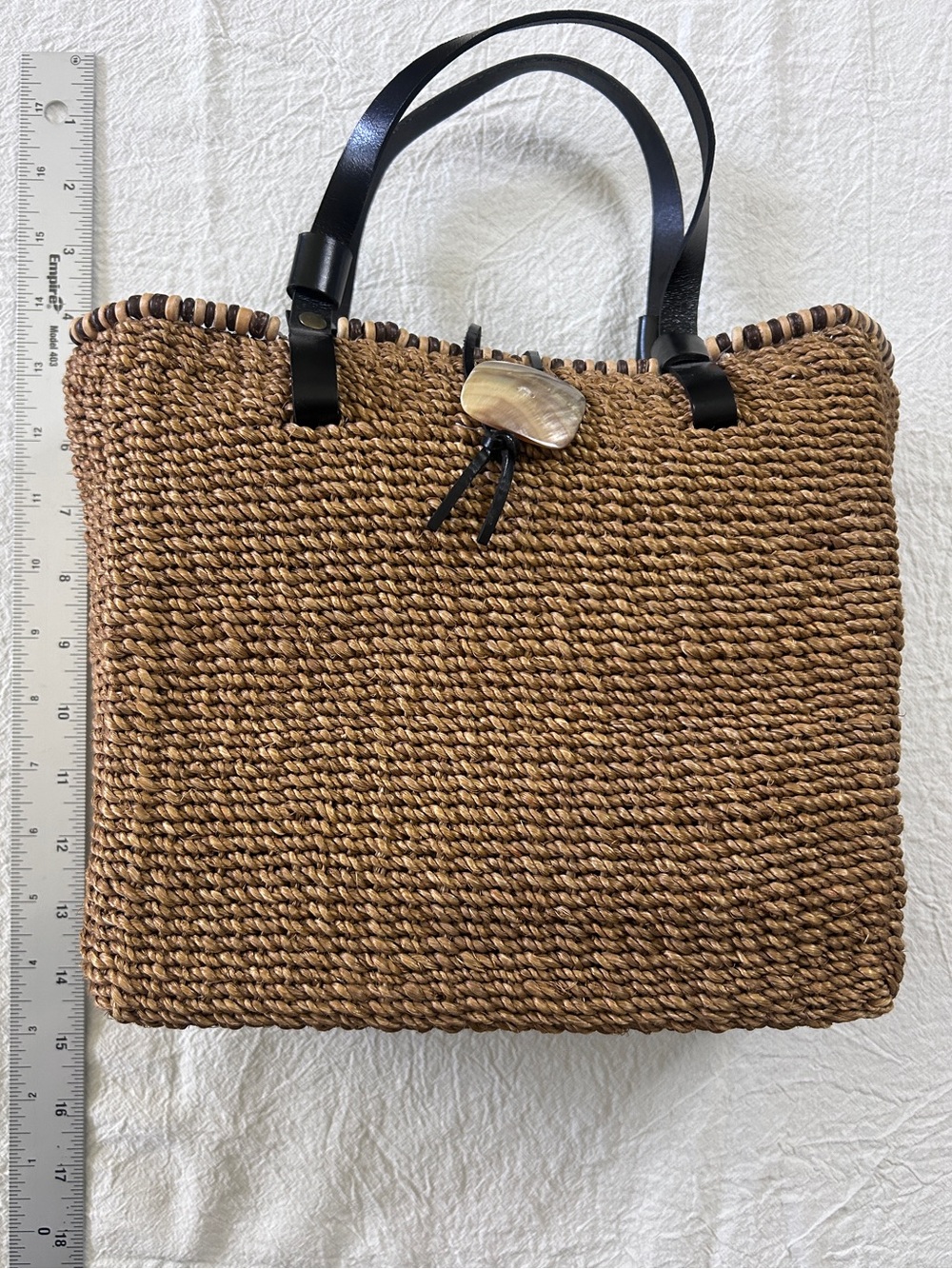 Vintage- Sea Grass Basket Bag with Black Leather Handles + Shell Closure - Picture 10 of 11